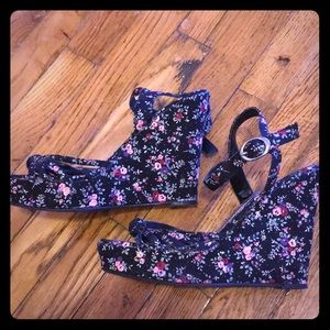 Chinese Laundry Desert Queen Wedges